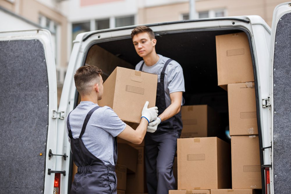 movers Las Vegas handing off moving box