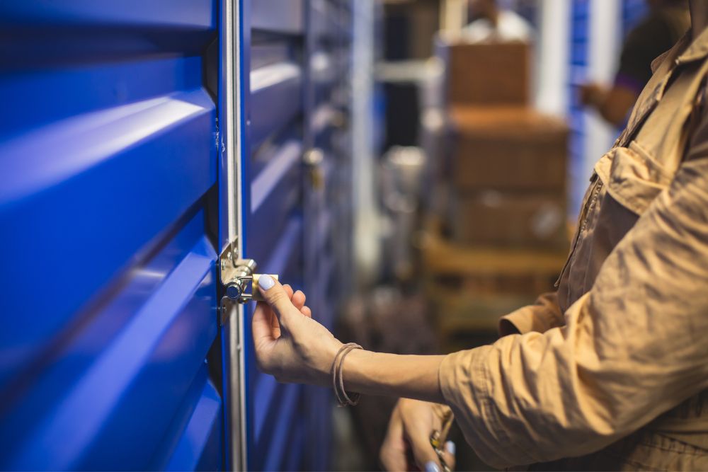 Full Guide to Downsizing Your Home: Tips To Declutter