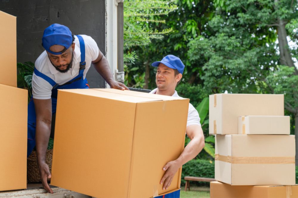 Why You Should Always Hire Professional Movers